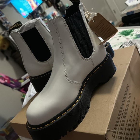 2976 Dr. Martens Platform Chelsea Boots - Picture 3 of 8